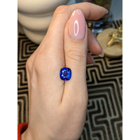4.34 Ct. Blue Sapphire from Ceylon (Sri Lanka) Life Style