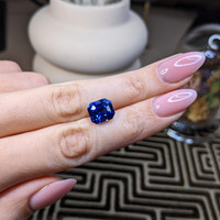 6.98 Ct. Blue Sapphire from Ceylon (Sri Lanka) Life Style