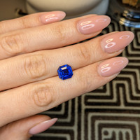 4.00 Ct. Blue Sapphire from Ceylon (Sri Lanka) Life Style