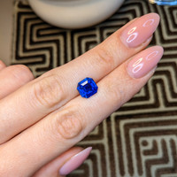 4.00 Ct. Blue Sapphire from Ceylon (Sri Lanka) Life Style