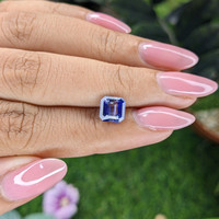 2.05 Ct. Bi Color / Parti Sapphire from Ceylon (Sri Lanka) Life Style