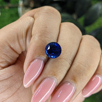 3.22 Ct. Blue Sapphire from Madagascar Life Style
