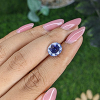 4.05 Ct. Violet Sapphire from Ceylon (Sri Lanka) Life Style