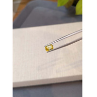 1.05 Ct. Bi Color / Parti Sapphire from Ceylon (Sri Lanka) Life Style