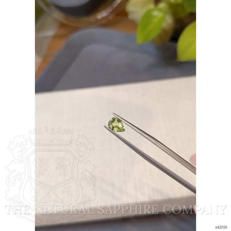 0.88 Ct. Yellowish Green Sapphire from Ceylon (Sri Lanka)