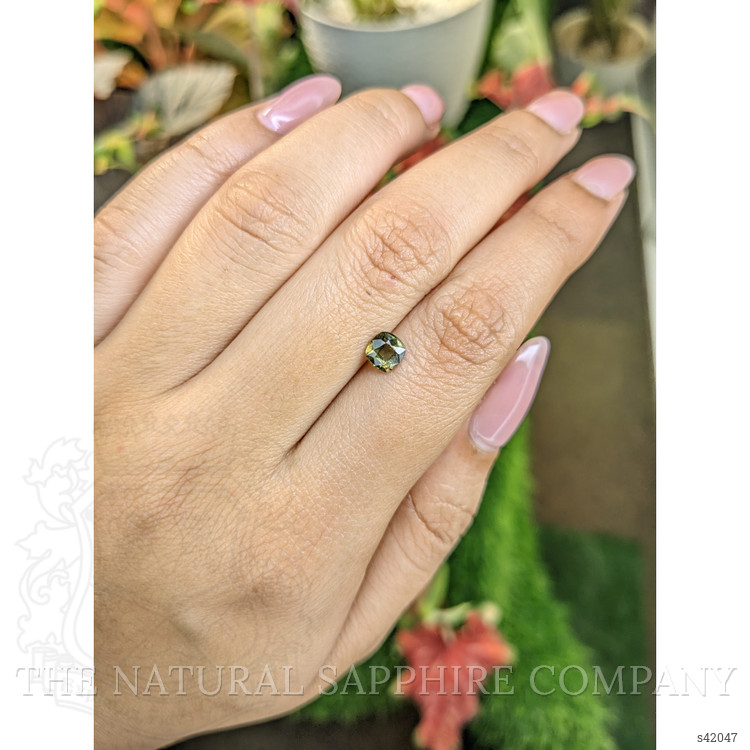 0.86 Ct. Yellowish Green Sapphire from Ceylon (Sri Lanka)