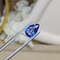 4.01 Ct. Blue Sapphire from Ceylon (Sri Lanka) Life Style