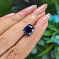 3.51 Ct. Blue Sapphire from Tanzania Life Style
