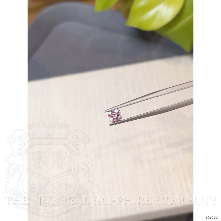 0.75 Ct. Pink Sapphire from Ceylon (Sri Lanka)