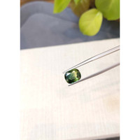 3.15 Ct. Yellowish Green Sapphire from Thailand Life Style
