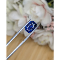 5.32 Ct. Blue Sapphire from Ceylon (Sri Lanka) Life Style