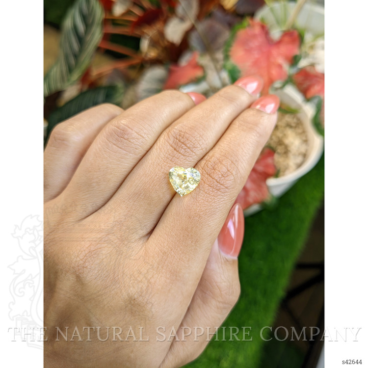 4.06 Ct. Yellow Sapphire from Ceylon (Sri Lanka)