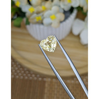 4.06 Ct. Yellow Sapphire from Ceylon (Sri Lanka) Life Style