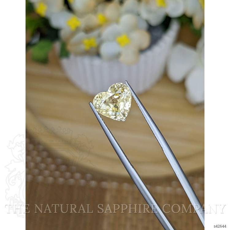 4.06 Ct. Yellow Sapphire from Ceylon (Sri Lanka)