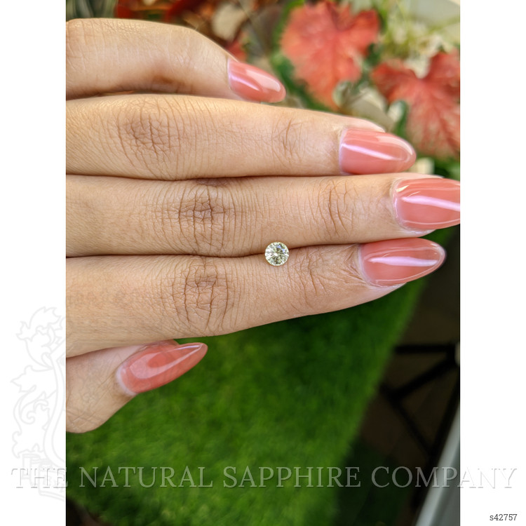 0.44 Ct. Greenish Yellow Sapphire from Ceylon (Sri Lanka)