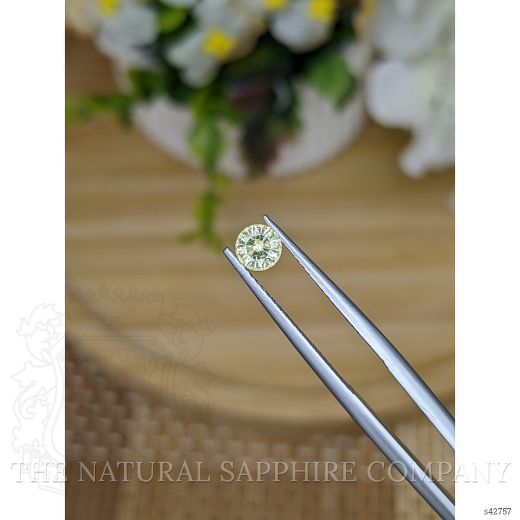 0.44 Ct. Greenish Yellow Sapphire from Ceylon (Sri Lanka)