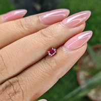 0.52 Ct. Purplish Pink Sapphire from Tanzania Life Style