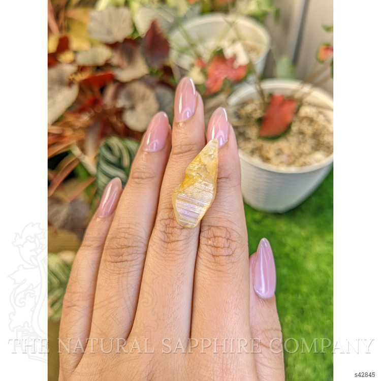 29.85 Ct. Yellow Sapphire from Ceylon (Sri Lanka)