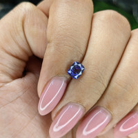0.94 Ct. Purplish Blue Sapphire from Tanzania Life Style