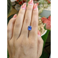 3.09 Ct. Blue Sapphire from Ceylon (Sri Lanka) Life Style