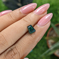 1.26 Ct. Yellowish Green Sapphire from Australia Life Style