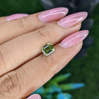 0.98 Ct. Yellowish Green Sapphire from Australia Life Style