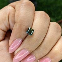 1.49 Ct. Yellowish Green Sapphire from Australia Life Style