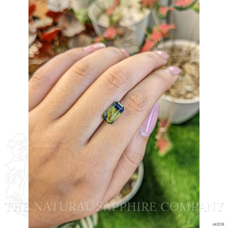 3.93 Ct. Bi Color / Parti Sapphire from Ceylon (Sri Lanka)