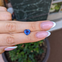 3.05 Ct. Blue Sapphire from Ceylon (Sri Lanka) Life Style