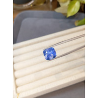 10.21 Ct. Purplish Blue Sapphire from Ceylon (Sri Lanka) Life Style