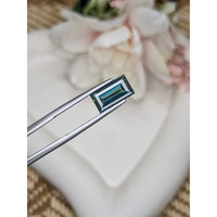 2.75 Ct. Greenish Blue Sapphire from Ceylon (Sri Lanka) Life Style