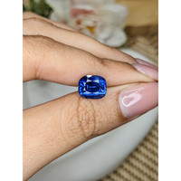 4.31 Ct. Blue Sapphire from Ceylon (Sri Lanka) Life Style