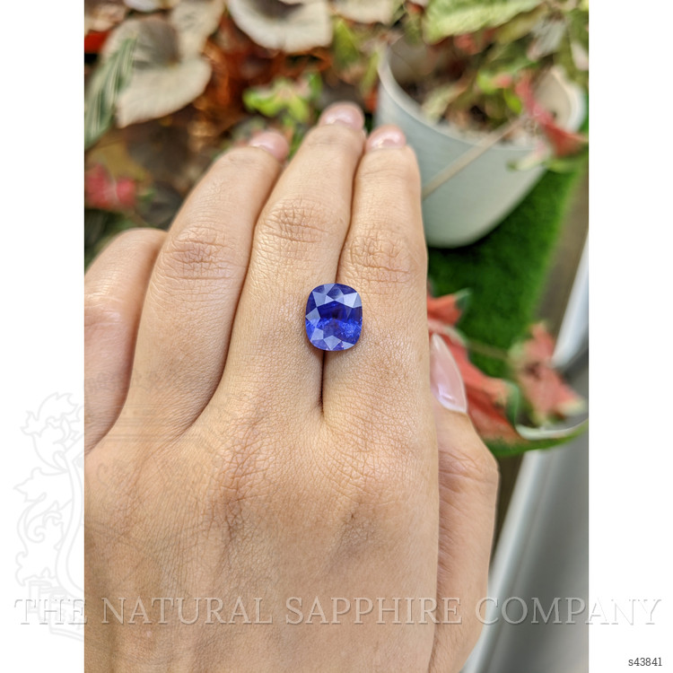 6.88 Ct. Violet Sapphire from Ceylon (Sri Lanka)
