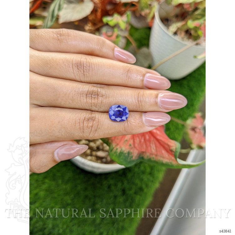 6.88 Ct. Violet Sapphire from Ceylon (Sri Lanka)