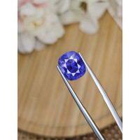 6.88 Ct. Violet Sapphire from Ceylon (Sri Lanka) Life Style