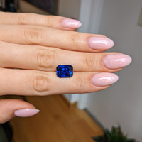 6.63 Ct. Blue Sapphire from Ceylon (Sri Lanka) Life Style