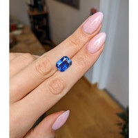 4.97 Ct. Blue Sapphire from Ceylon (Sri Lanka) Life Style