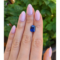 5.52 Ct. Blue Sapphire from Ceylon (Sri Lanka) Life Style