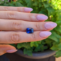5.52 Ct. Blue Sapphire from Ceylon (Sri Lanka) Life Style