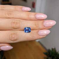 4.07 Ct. Blue Sapphire from Ceylon (Sri Lanka) Life Style