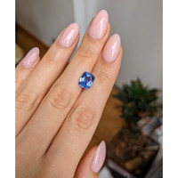 4.07 Ct. Blue Sapphire from Ceylon (Sri Lanka) Life Style