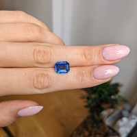 4.07 Ct. Blue Sapphire from Ceylon (Sri Lanka) Life Style