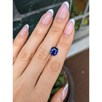 4.01 Ct. Blue Sapphire from Ceylon (Sri Lanka) Life Style