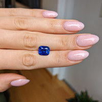 4.58 Ct. Blue Sapphire from Ceylon (Sri Lanka) Life Style