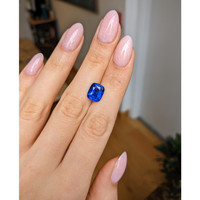 4.58 Ct. Blue Sapphire from Ceylon (Sri Lanka) Life Style