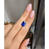 5.65 Ct. Blue Sapphire from Ceylon (Sri Lanka) Life Style