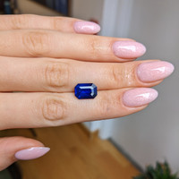 5.65 Ct. Blue Sapphire from Ceylon (Sri Lanka) Life Style