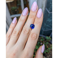 4.02 Ct. Blue Sapphire from Ceylon (Sri Lanka) Life Style