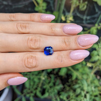 4.02 Ct. Blue Sapphire from Ceylon (Sri Lanka) Life Style