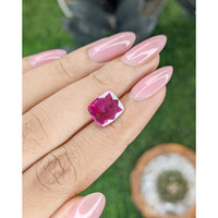 4.09 Ct. Purplish Pink Sapphire from Ceylon (Sri Lanka) Life Style